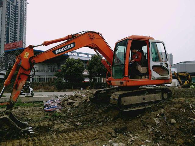 挖掘机上下坡练习